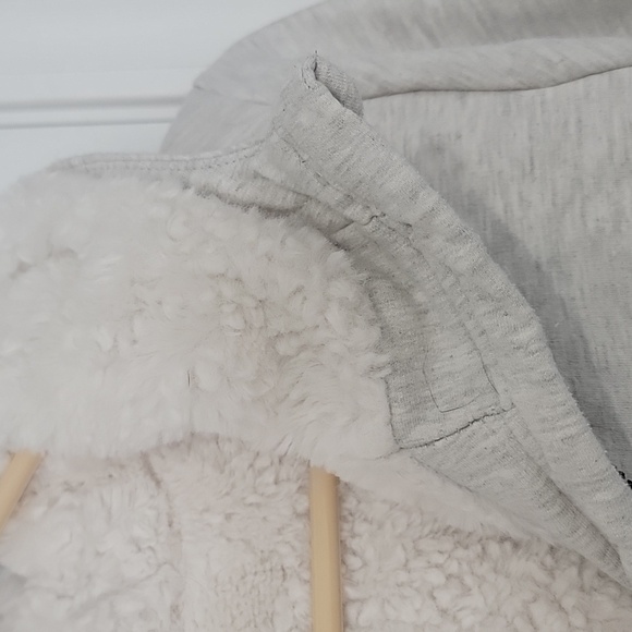 Eddie Bauer • Faux Fur Lined Marled Hoodie with Thumb holes and Pockets, Size L - Picture 6 of 7